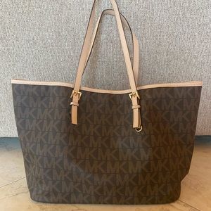 Michael kors jet set tote gently used